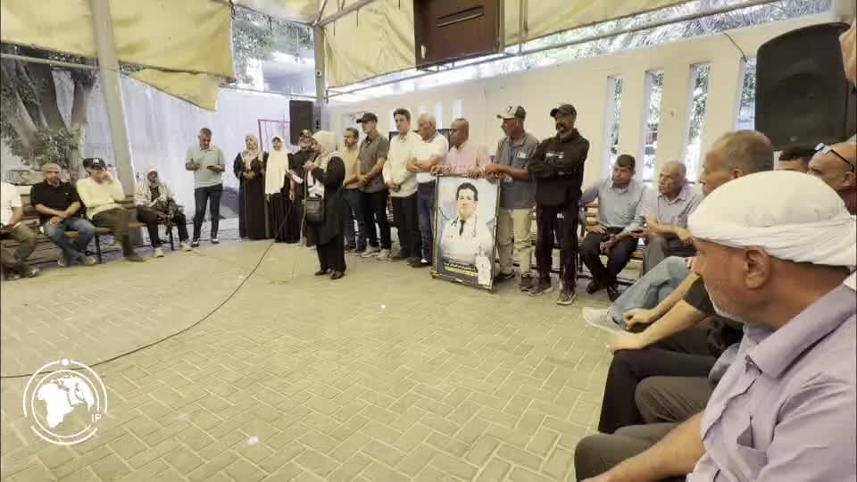 Iranpress: وقفة تضامنية أمام الصليب الأحمر للمطالبة بحماية الأسرى والأسيرات الفلسطينيين + فيديو