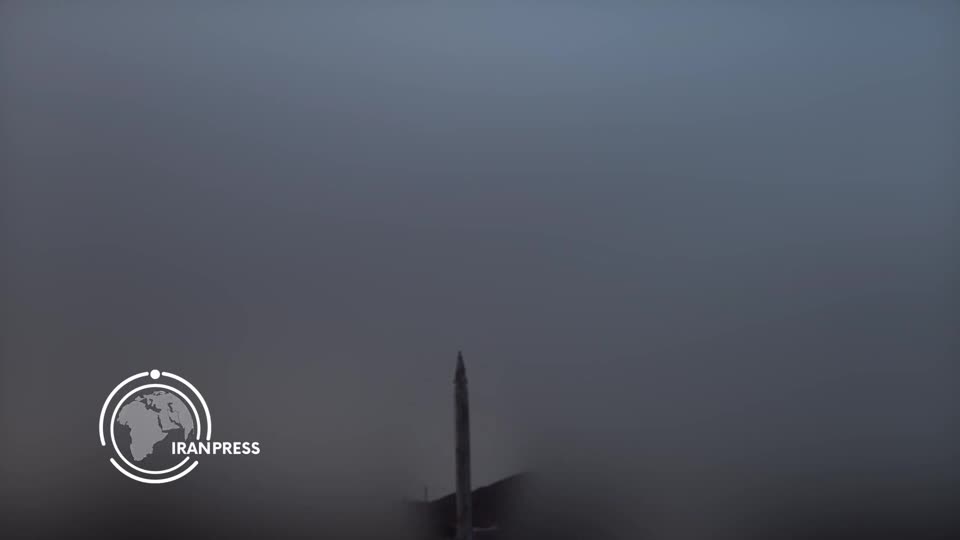 Iranpress: الحرس الثوري يقصف القواعد الأمريكية في الأردن والبحرين والكويت