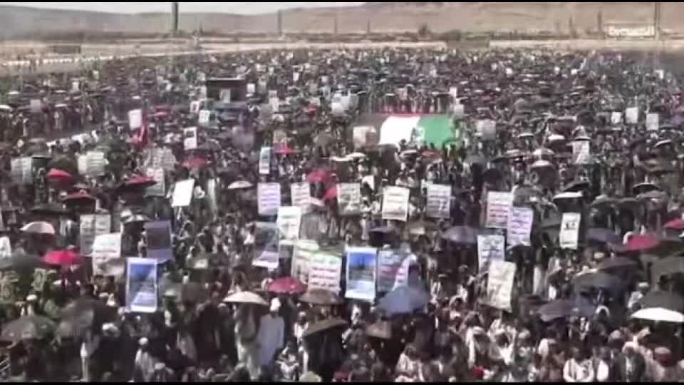 Iranpress: مسيرة مليونية في صنعاء تنديدًا بإساءة ترامب إلى مكة المكرمة