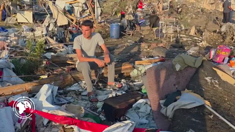 Iranpress: دمار واسع يطال خيام النازحين إثر غارة استهدفت منطقة مواصي خان يونس جنوب قطاع غزة
