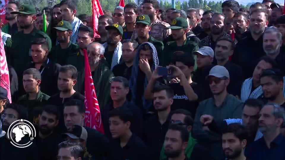 Iranpress: إقامة صلاة الجنازة على جثمان سماحة القائد الشهيد (رضوان الله عليه)