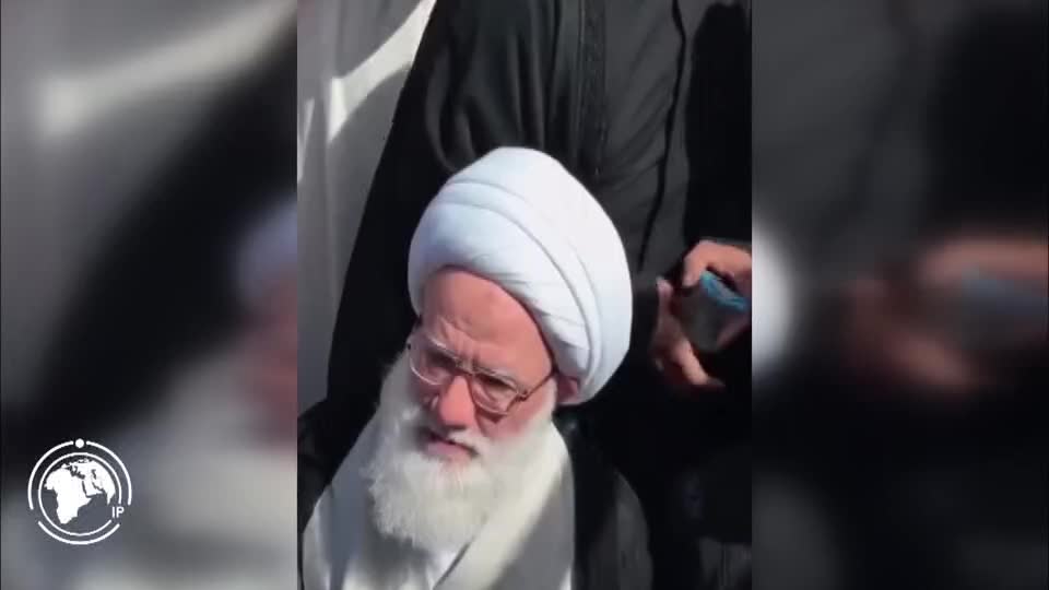 Iranpress: مشاركة شخصيات دينية وسياسية في تشييع سماحة القائد الشهيد بالنجف الأشرف