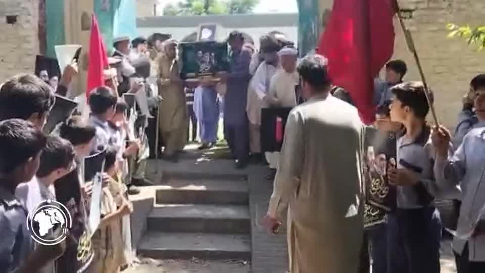 Iranpress: عقد مؤتمر في باكستان تخليدا لذكرى القائد الشهيد+ فيديو