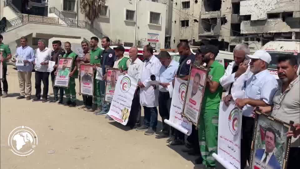 Iranpress: وقفة تضامنية في غزة للمطالبة بالإفراج عن الكوادر الطبية المعتقلة في سجون الاحتلال