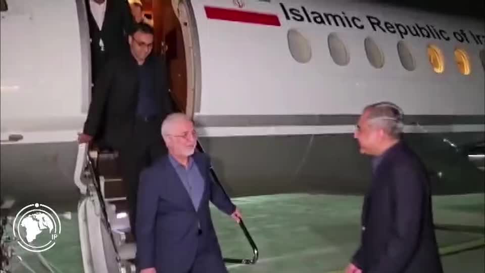 Iranpress: وزير الداخلية الإيراني يصل إلى إسلام آباد لبحث سبل تعزيز التعاون الثنائي + فيديو