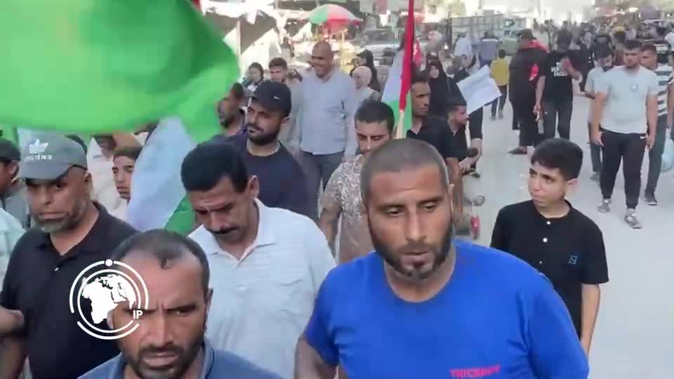 Iranpress: مسيرة شعبية في مدينة غزة رفضًا للحرب والحصار وتنديدًا باستمرار الأوضاع الإنسانية