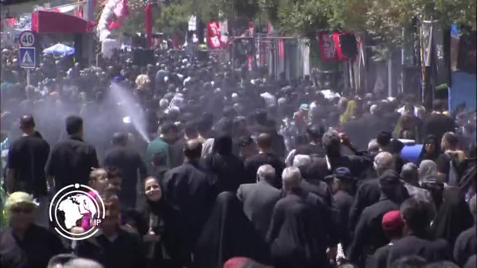 Iranpress: مواكب العزاء تتجه إلى العتبة الرضوية المقدسة في مدينة مشهد