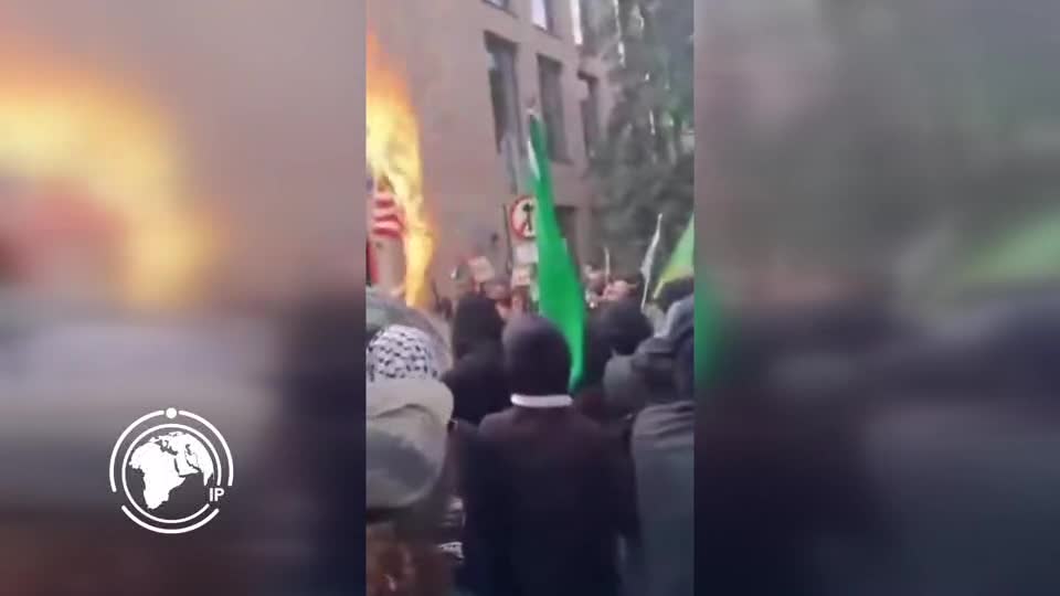 Iranpress: احتجاجاً على زيارة ترامب.. متظاهرون يحرقون العلم الأمريكي في دبلن + فيديو