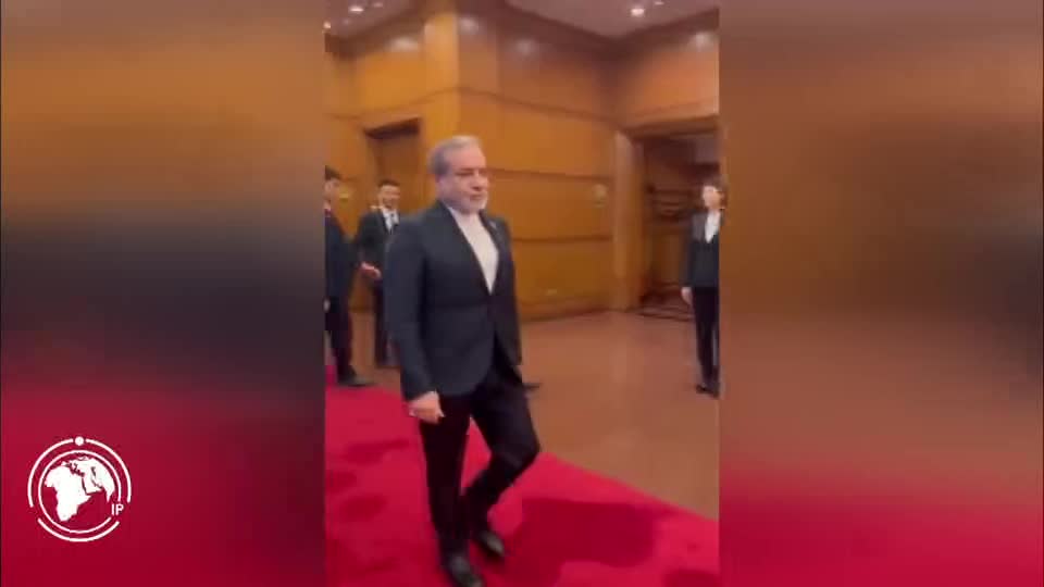 Iranpress: عراقجي يصل إلى بكين ويلتقي نظيره الصيني