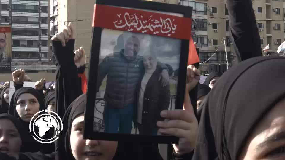 Iranpress: كشافة الإمام المهدي في بيروت تجدد العهد للشهيدين نصرالله وصفي الدين