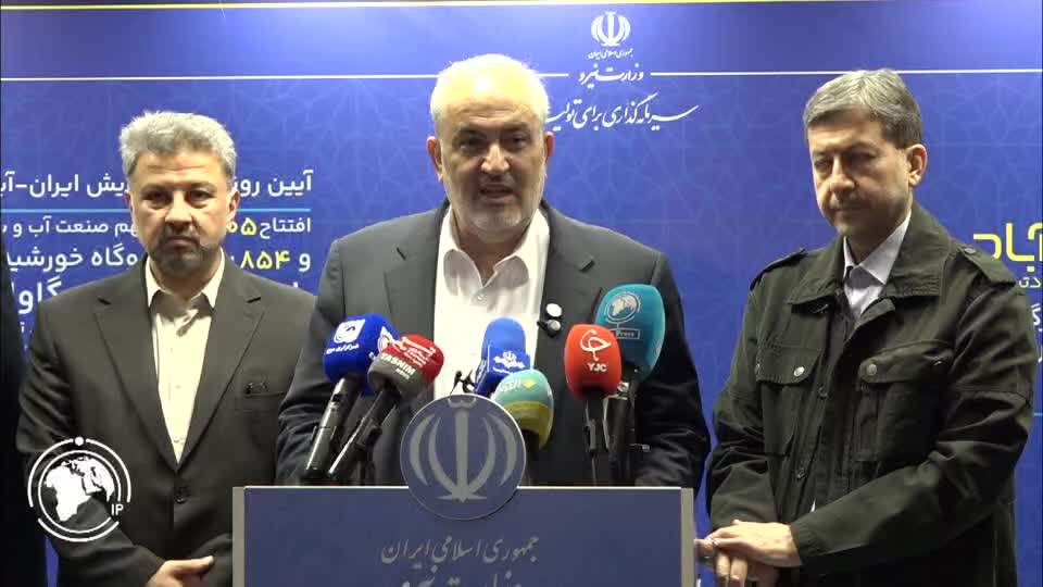 Iranpress: وزیر نیرو : کشور در آستانه عبور از ظرفیت ۱۰۰ هزار مگاوات شبکه برق قرار دارد