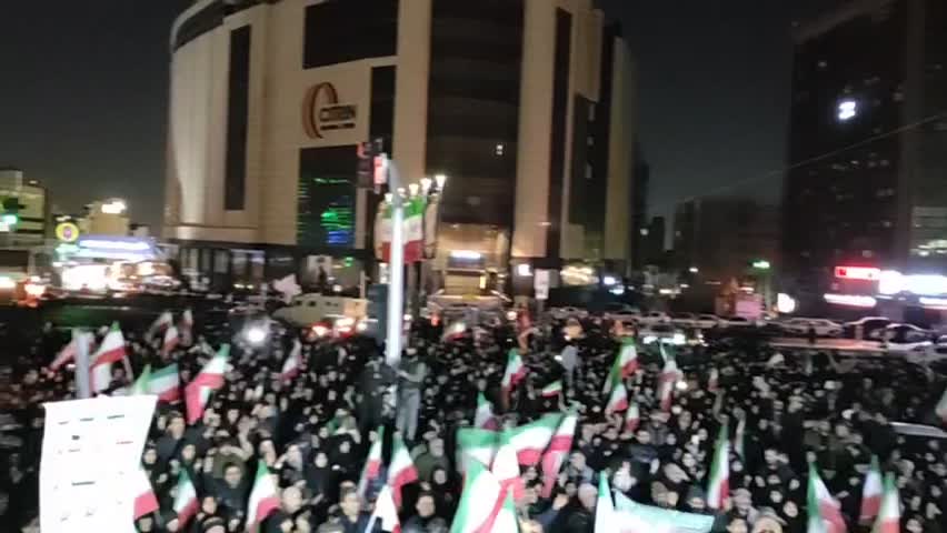 Iranpress: خروش عزاداران تهرانی در میادین شهر