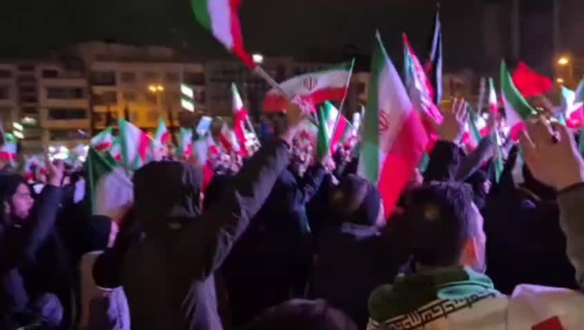Iranpress: تجمعات شبانه مردم در سراسر کشور هر شب پرشورتر از شب‌های قبل