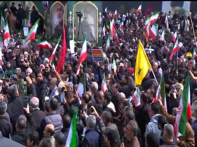 Iranpress: مراسم تشییع فرماندهان شهید جنگ رمضان 