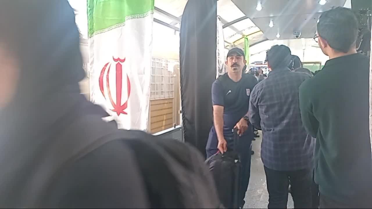 Iranpress: ورود بانوان فوتبالیست ایرانی به آغوش گرم وطن