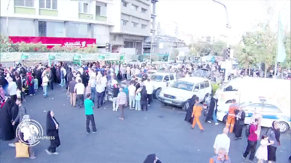 Iranpress: برگزاری جشن بزرگ «امت احمد» با شعار «جهان در آغوش رحمت» با حضور اقشار مختلف مردم 