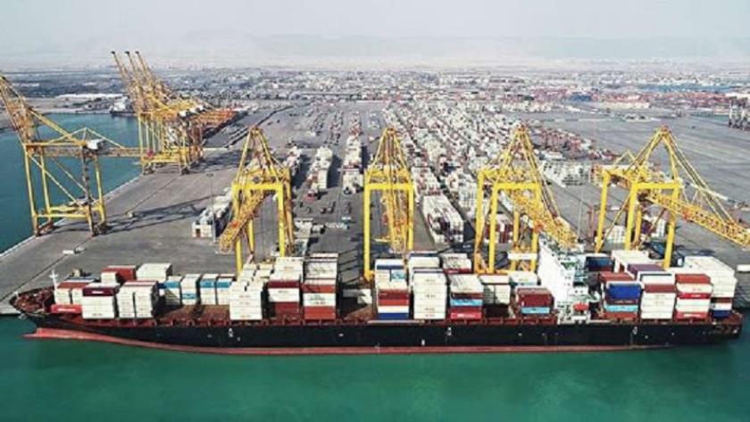 Iranpress: Petroleum products export from Shahid Rajaee Port Complex increases