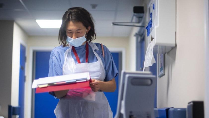 Iranpress: 7,000 health workers have died of COVID-19 around world