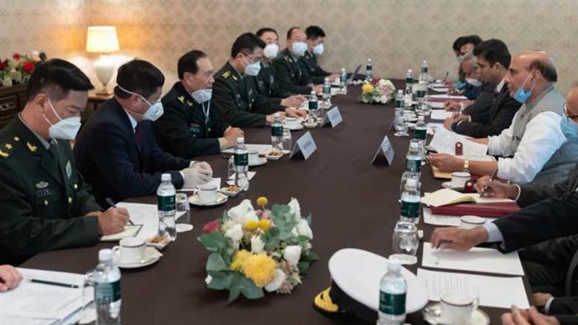 Iranpress: Chinese, Indian defense ministers discuss border tension in Moscow