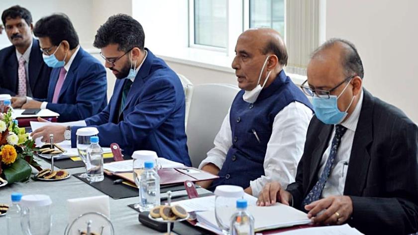 Iranpress: India defense minister to visit Iran