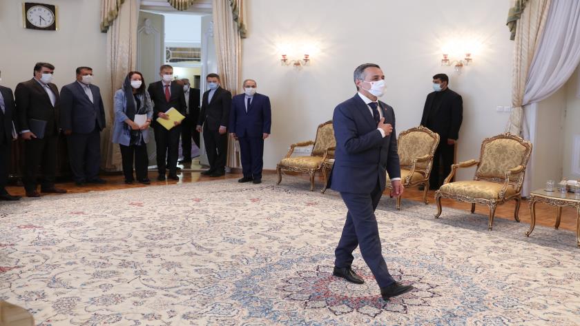 Iranpress: Swiss FM: I’m in Iran to strengthen ties, build trust