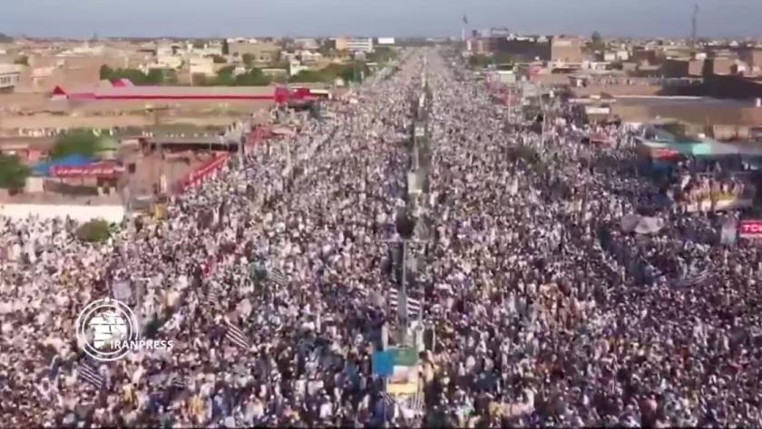 Iranpress: Tens of thousands in Pakistan protest Charlie Hebdo reprint of Prophet Mohammed cartoon