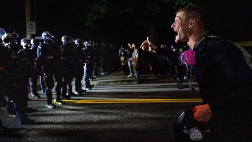 Iranpress: Clashes in US Portland erupt again, police make 11 arrests