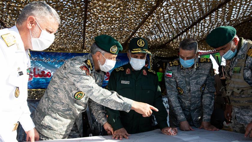 Iranpress: Iranian army warns trans-regional forces to leave Zulfiqar-99 exercise area