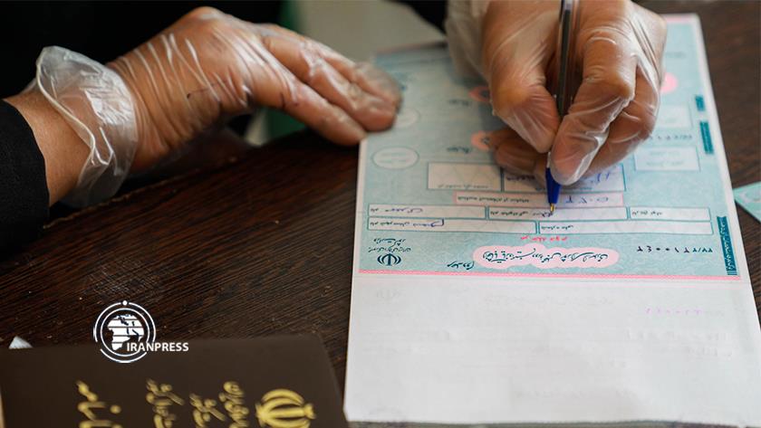 Iranpress: The runoff parliamentary polls held in Semirom of Isfahan amid coronavirus outbreak
