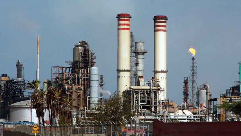 Iranpress: Venezuela captures US spy near oil refining complex