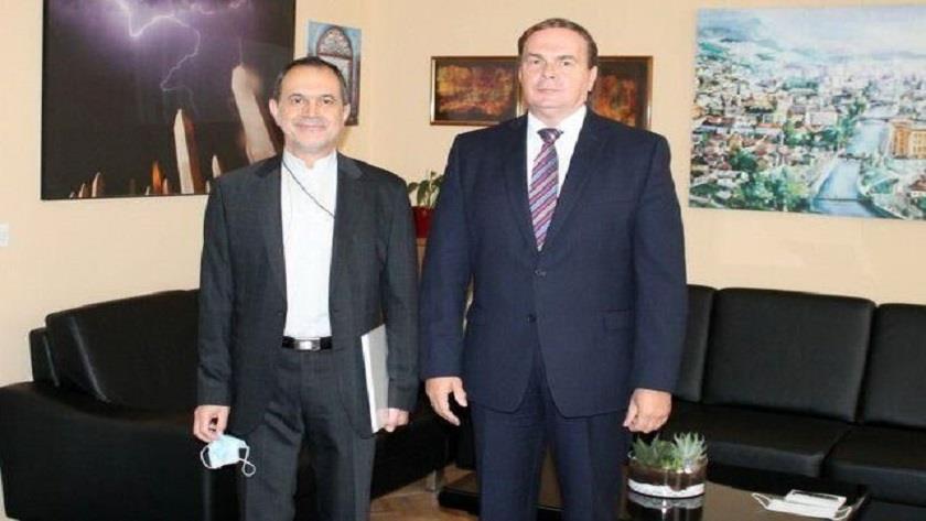 Iranpress: Iran, Bosnia stress development of cooperation