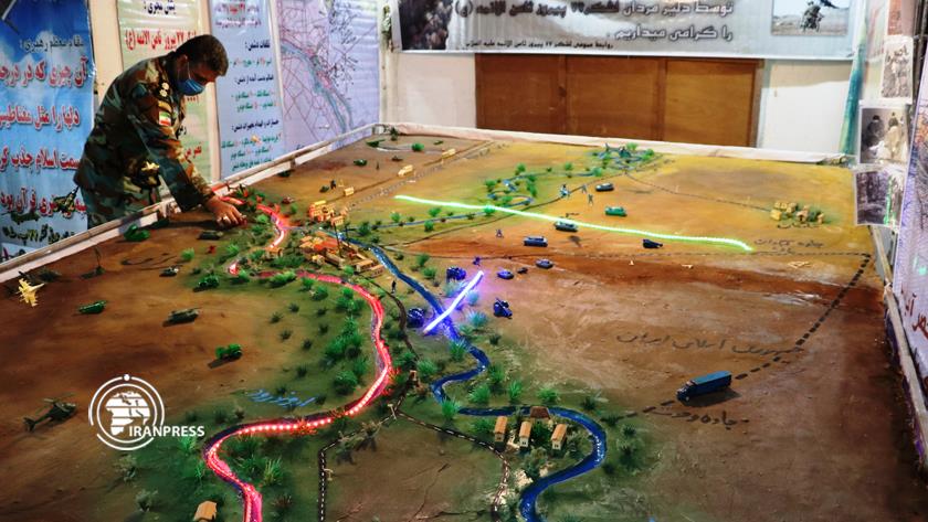 Iranpress: Exhibition commemorating Sacred Defense, Resistance Week held in Mashhad