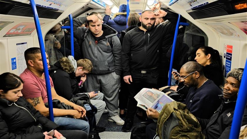 Iranpress: Over 80% of Britons not heeding COVID-19 self-isolation rules