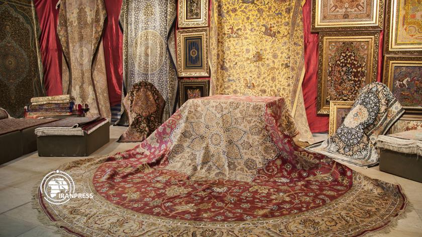 Iranpress: Specialised expo of hand-woven carpet underway in Kermanshah, western Iran