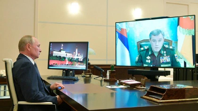 Iranpress: Russia successfully test fires hypersonic missile