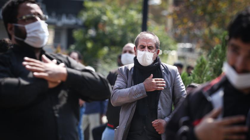Iranpress: Iranians in the capital mark Arbaeen observing health protocols