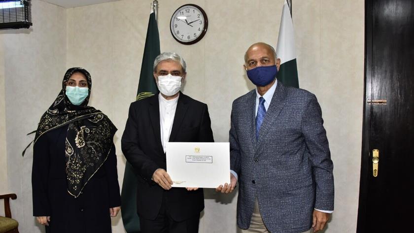 Iranpress: Iran, Pakistan stress parliamentary relations development