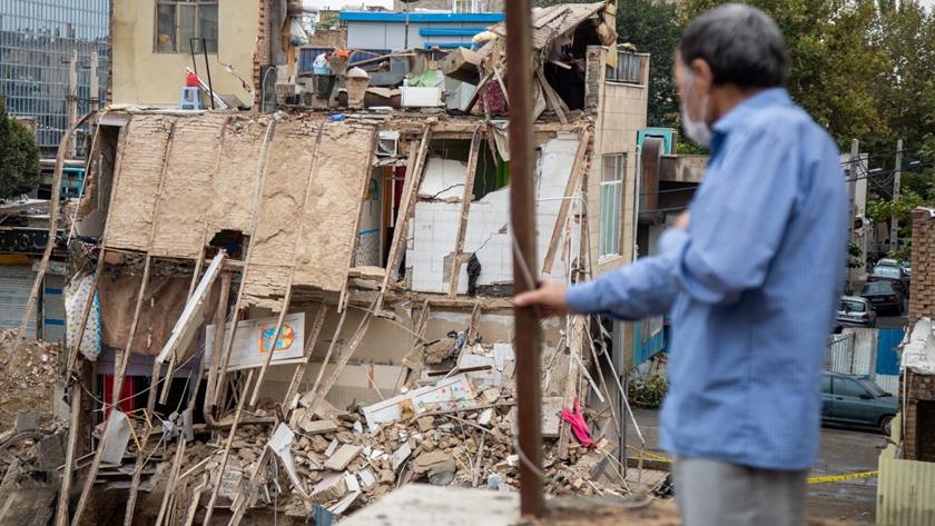 Iranpress: Building collapses in Tehran