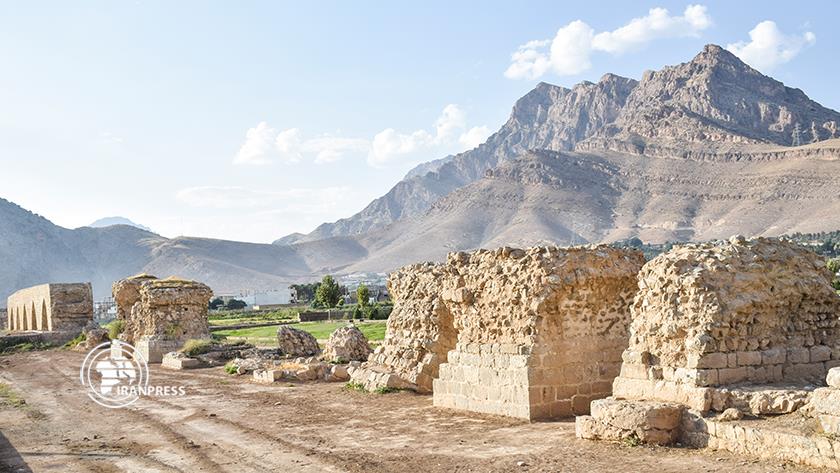 Iranpress: Khorramabad broken bridge, only ancient stone bridge in world