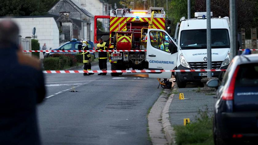 Iranpress: Five people are killed in mid-air crash involving two tourist planes in France