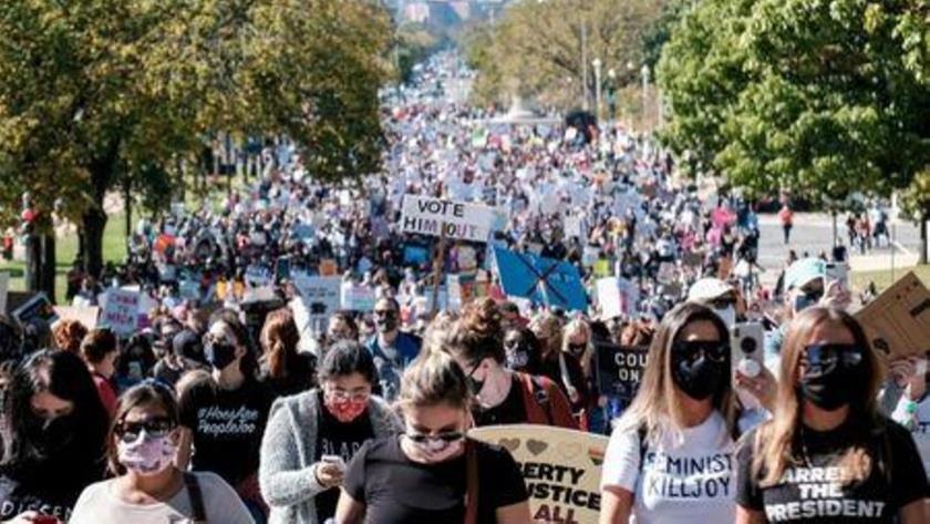 Iranpress: Thousands protest US President