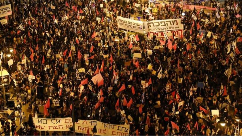 Iranpress: Israelis protest against Netanyahu outside his office