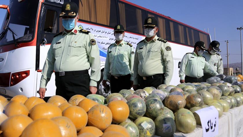 Iranpress: Iran, Afghanistan emphasize serious fight against drug trafficking