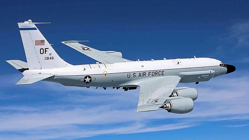 Iranpress: China monitored US warplane as it flew over Taiwan