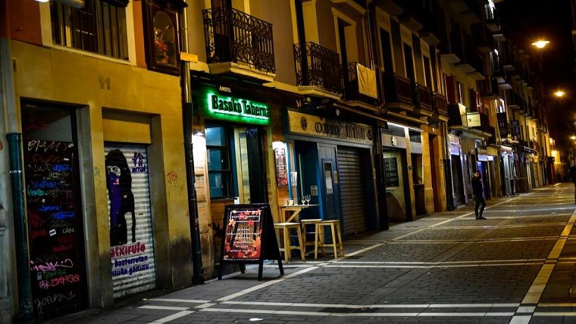 Iranpress: Spain declares national COVID-19 emergency as global cases soar