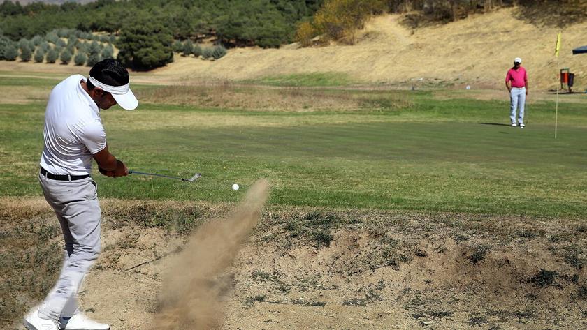 Iranpress: Free National Golf Tournament held in Tehran