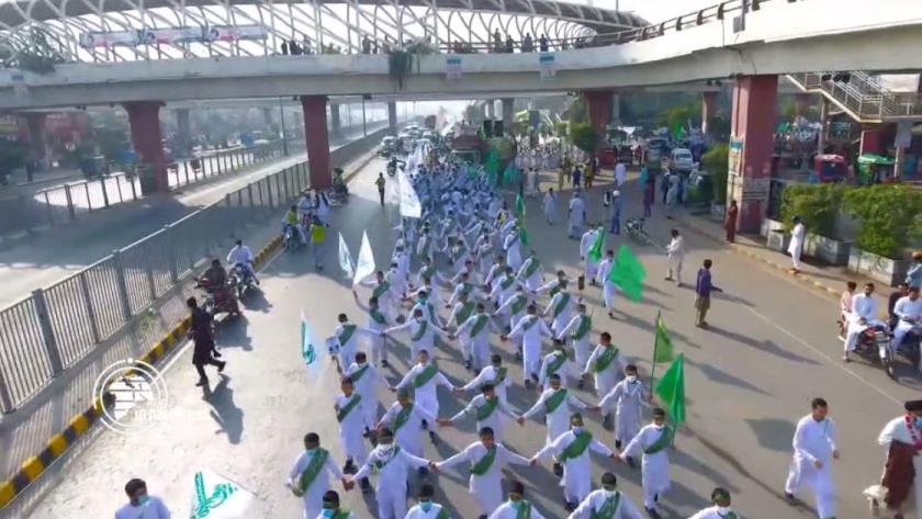 Iranpress: Pakistanis mark Prophet Muhammad’s birthday