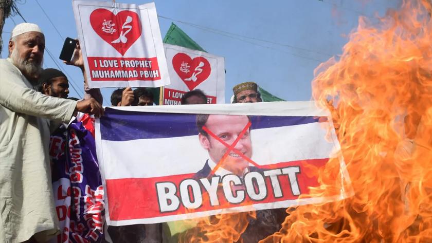 Iranpress: World Muslims mark Prophet Muhammad’s birthday, protesting Macron’s anti-Islam comments