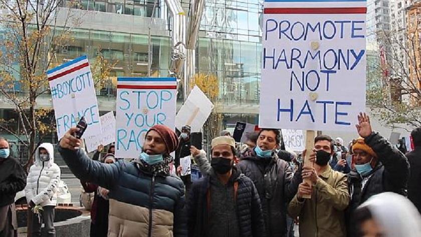 Iranpress: Canadian Muslims demonstrate in condemnation of France