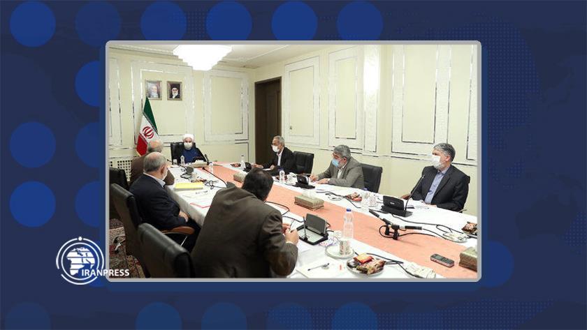 Iranpress: Rouhani stresses om imposing restrictions as an effective step in fighting COVID-19
